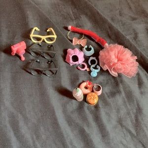 Littlest pet shop clothes/ food